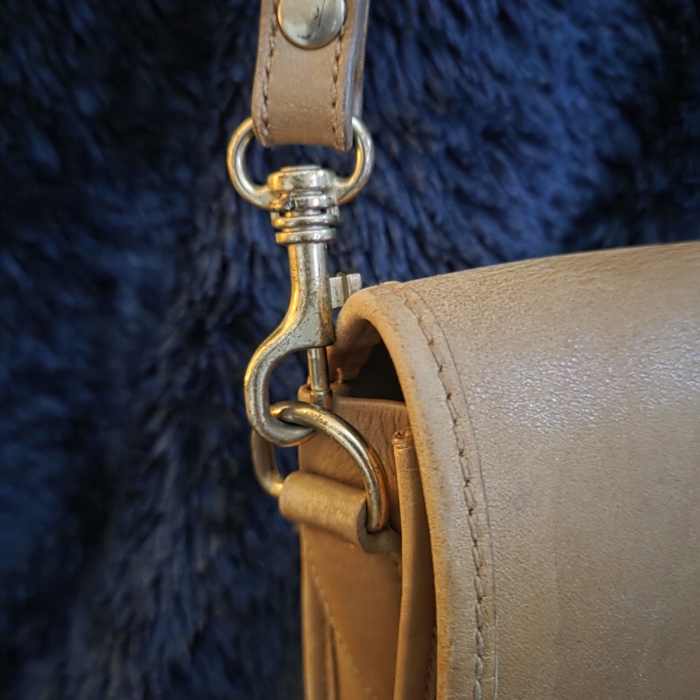 Hunt Club Genuine Leather Tan Crossbody Bag Vintage Turn Lock Purse - Picture 5 of 17